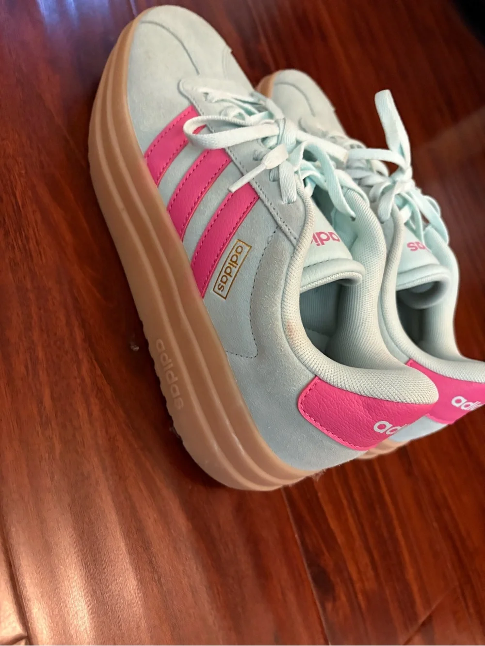 Teal with hot pink accent adidas in perfect shape only worn once or twice. - Picture 5 of 6